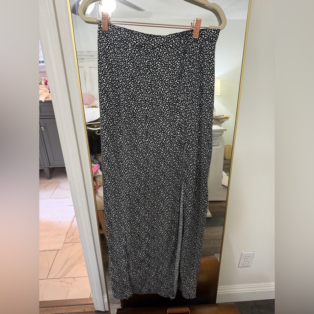 Maxi black and white skirt by DIVIDED